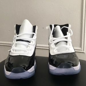 Selling these new Jordan concord 2018 11s